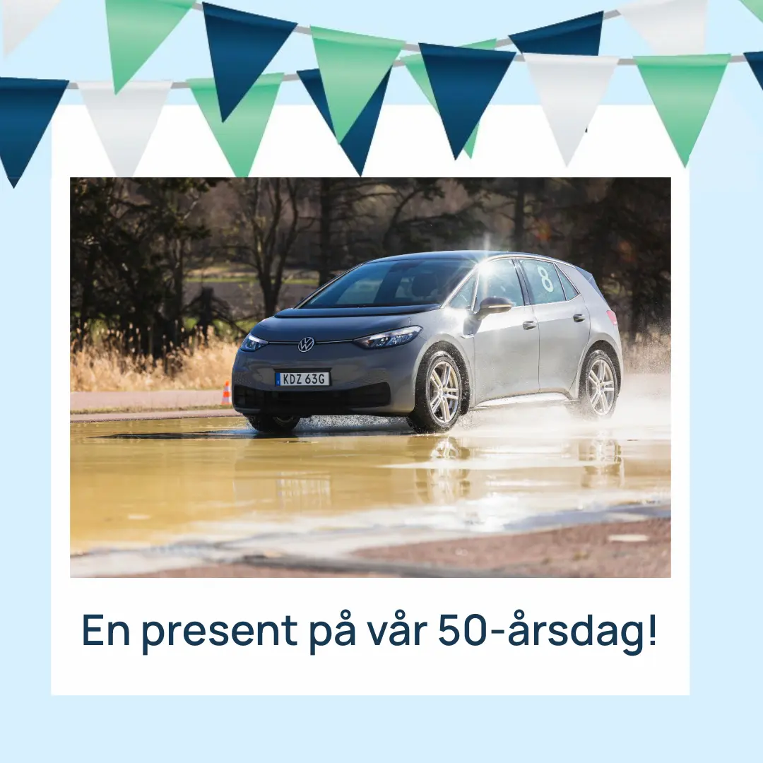 En kalas inspirerad bild med en bil som kör på en halkbana.